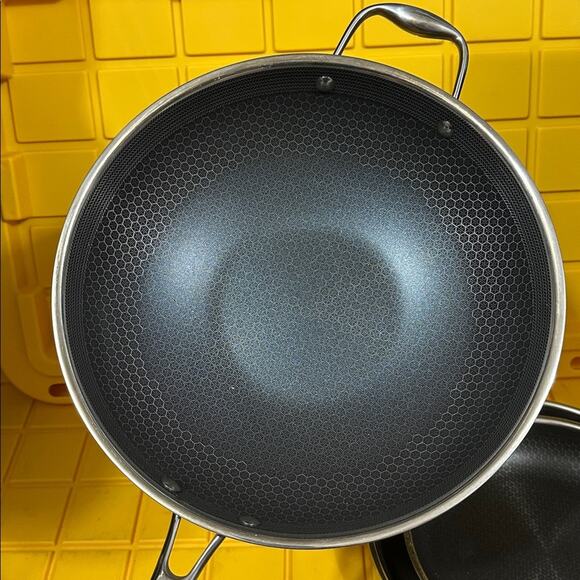 HEXCLAD 4 Piece Nonstick Stainless Steel Frying Pan Set 10 12 and Wok $600 - Picture 2 of 7